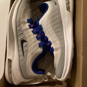 Nike Air Max Invigor (GS) Size 6.5y Color Vivid Pink, White. and Blue